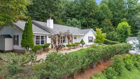 174 Cove Xing, Franklin, NC 28734