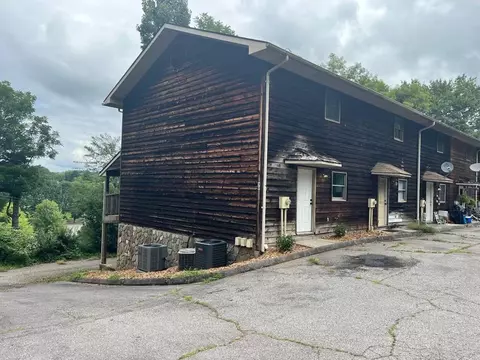 70 Summit Hill Dr #11, Franklin, NC 28734