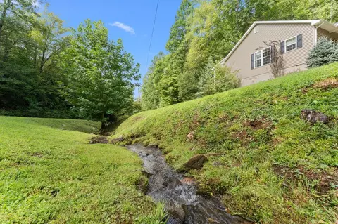 408 Queen Branch Rd, Franklin, NC 28734