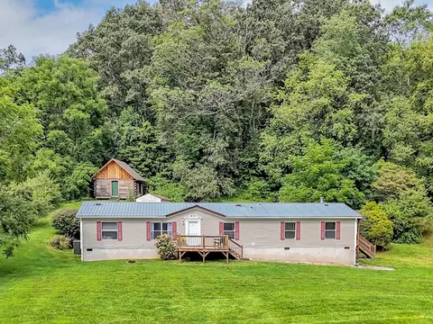 21 Crooked Trl, Canton, NC 28716