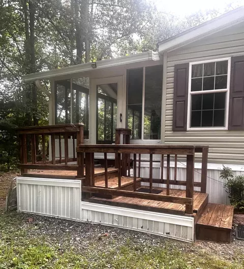 456 Woodland Hills Dr, Whittier, NC 28789