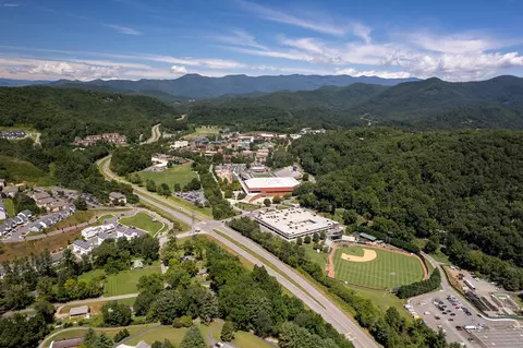 55 Derby Rd, Cullowhee, NC 28723 photo 3