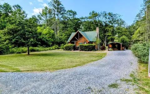 421 Riverview Dr, Robbinsville, NC 28771