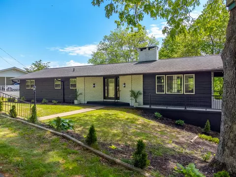 17 Grandview Dr, Franklin, NC 28734