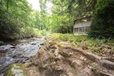 8242 Highlands Rd, Highlands, NC 28741