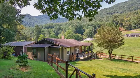 1050 Nickajack Rd, Franklin, NC 28734