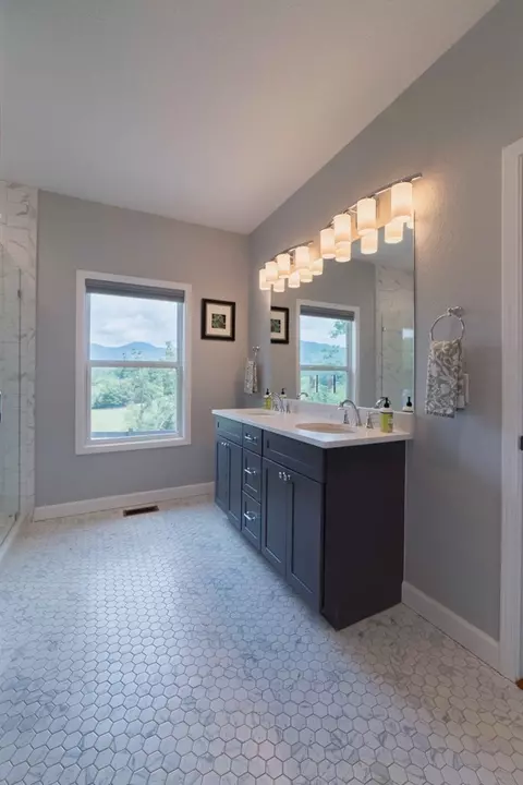 Bath - 110 Elevation Rd, Franklin, NC 28734 photo 2 of 4