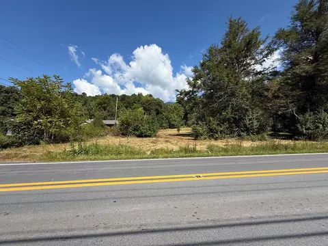 887 Skyland Dr, Sylva, NC 28779