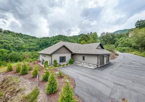 46 Cypress Pt, Whittier, NC 28789
