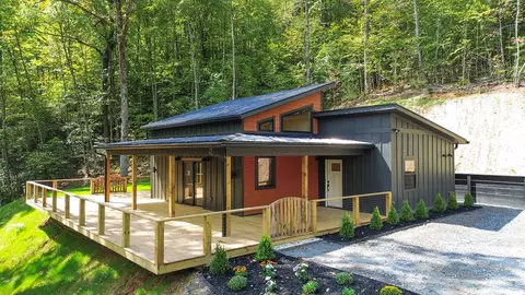 338 Forest Glen Trl, Franklin, NC 28734