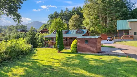 301 Thumpers Trl, Franklin, NC 28734