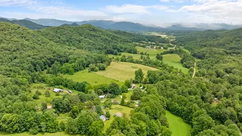 206 Arvil Guyer, Franklin, NC 28734 photo 2