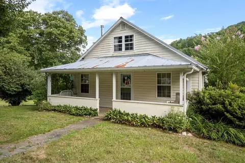 1010 N Skeenah Rd, Franklin, NC 28734