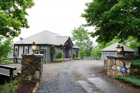 138 Forest Ridge Dr, Franklin, NC 28734