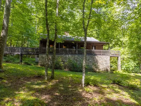 1221 Sam Cv, Robbinsville, NC 28771