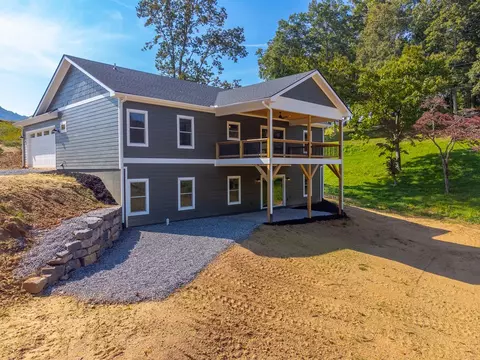 33 Gracie Rose St, Clyde, NC 28721 photo 3