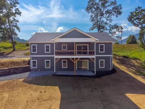 33 Gracie Rose St, Clyde, NC 28721 photo 2