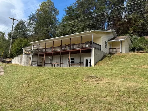 66 66 Cooper Farm Rd, Whittier, NC 28789