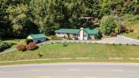8356 Sylva Rd, Franklin, NC 28734