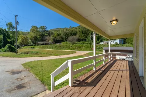 19 Love Ln, Sylva, NC 28779 photo 8