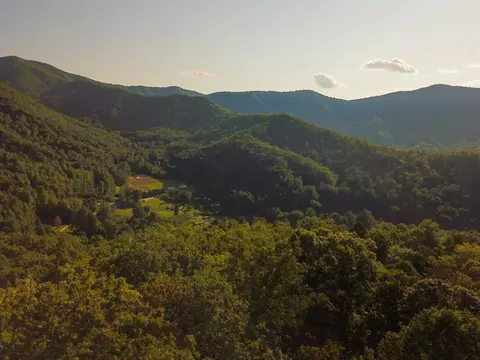 1111 Canopy Ln, Robbinsville Graham, NC 28771