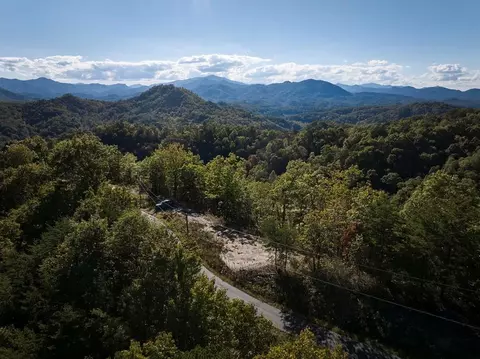 981 983 Mountainside Dr, Bryson City, NC 28713