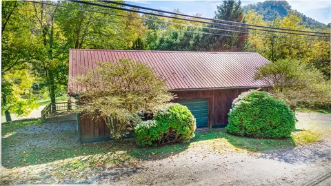 52 Younge Ln, Dillsboro, NC 28806
