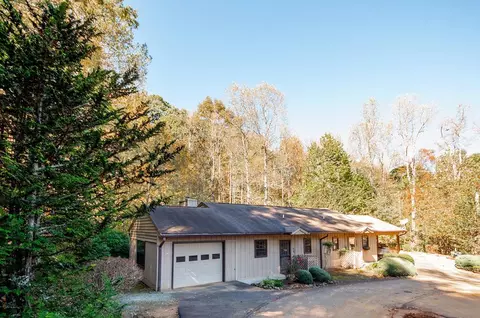 91 Woodside Villas Dr # A, Franklin, NC 28734