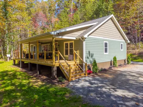 241 Fallen Oak Dr, Sylva, NC 28779