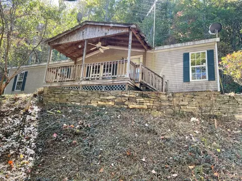 174 Jenkins Cove Rd, Robbinsville, NC 28771