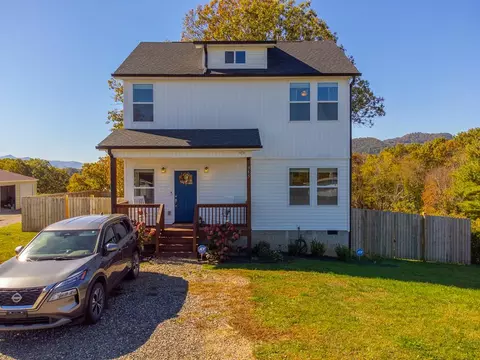 955 N Canton Rd, Canton, NC 28716