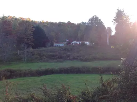 36 Triangle Rd, Tuckasegee, NC 28783