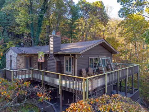 639 Ammons Rd, Franklin, NC 28734