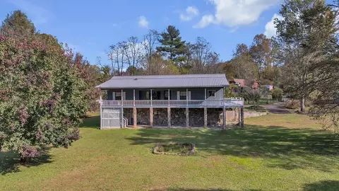 54 S Old Prentiss Rd, Franklin, NC 28734