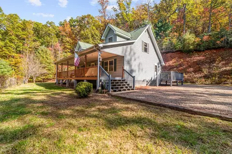 343 Creekside Ln, Franklin, NC 28734