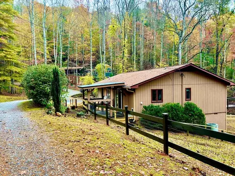 437 Ammons Rd, Franklin, NC 28734