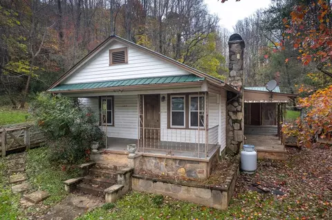 121 Harris Cir, Sylva, NC 28779