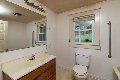 Bath - 121 Harris Cir, Sylva, NC 28779 photo 2 of 2