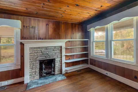Living - 121 Harris Cir, Sylva, NC 28779 photo 3 of 5