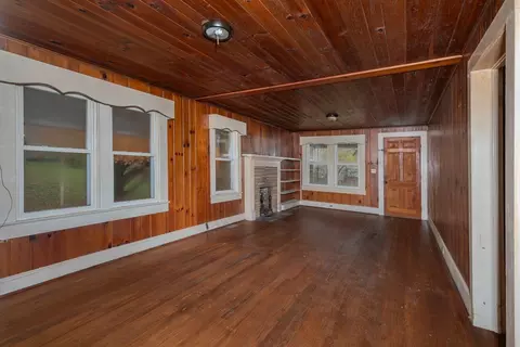 Living - 121 Harris Cir, Sylva, NC 28779 photo 2 of 5