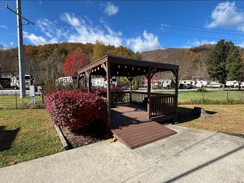 Exterior - 50 Timber Leaf Dr #9, Sylva, NC 28779 photo 9 of 10