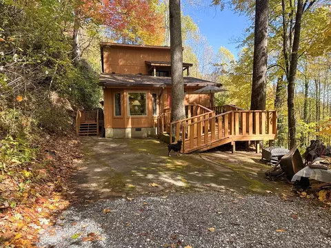 75 Natural Dr, Franklin, NC 28734