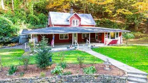 745 Perley Hyatt, Sylva, NC 28779