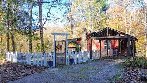 63 Mountain Air Rd, Franklin, NC 28734