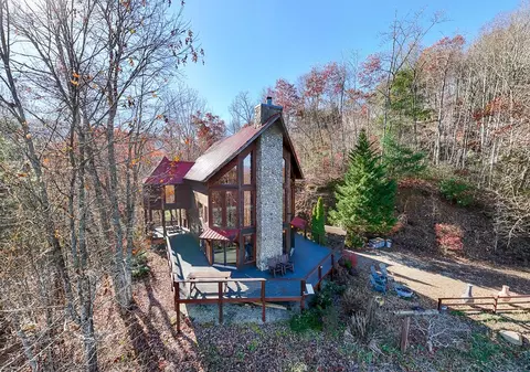 520 Whiteside Gap Rd, Robbinsville, NC 28771