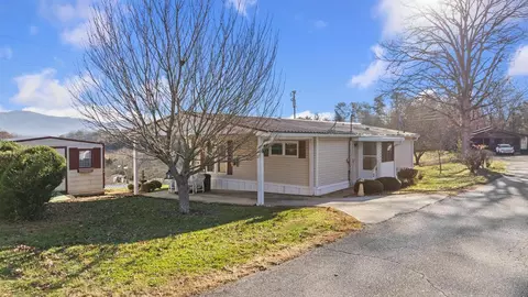 58 Swallow Ln, Franklin, NC 28734