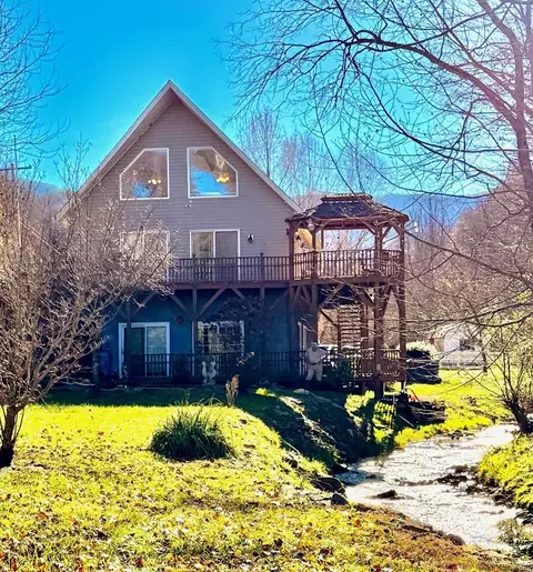 814 Barkers Creek Rd, Whittier, NC 28789