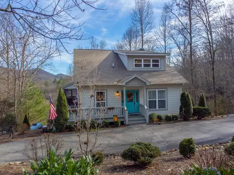 178 Santeetlah Rdg, Franklin, NC 28734