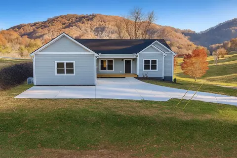 12 Gracie Rose St, Clyde, NC 28721