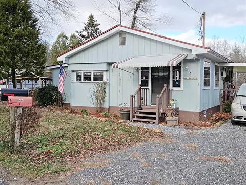 142 No Name Rd, Franklin, NC 28734